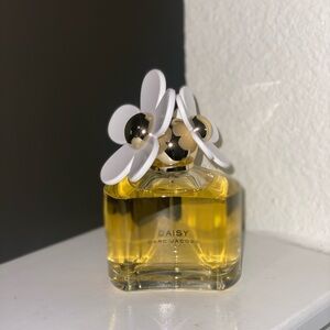 Marc Jacobs White and Gold Perfume Accents